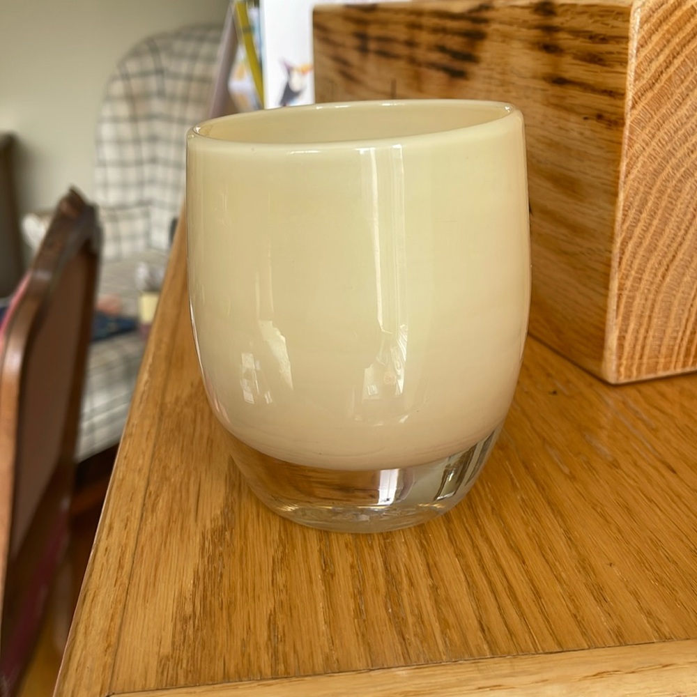 Pale yellow pre-triskelion Glassybaby